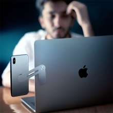 Držák pro Apple iPhone s magnetickým uchycením na víko Apple MacBook - kovový - stříbrný